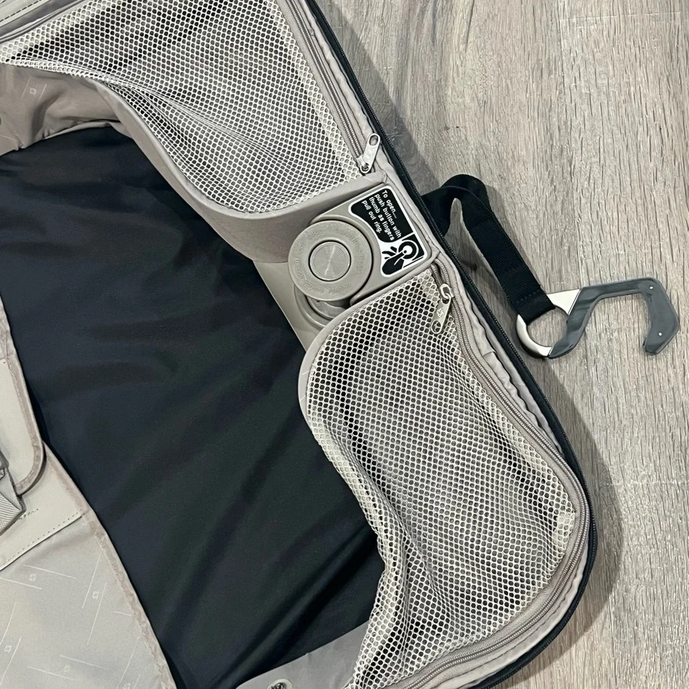 NWT Samsonite 700 Series Ultravalet Classic Black Travel Garment Bag